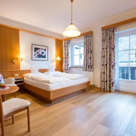 Otel Hotel-garni Schernthaner Sankt Gilgen